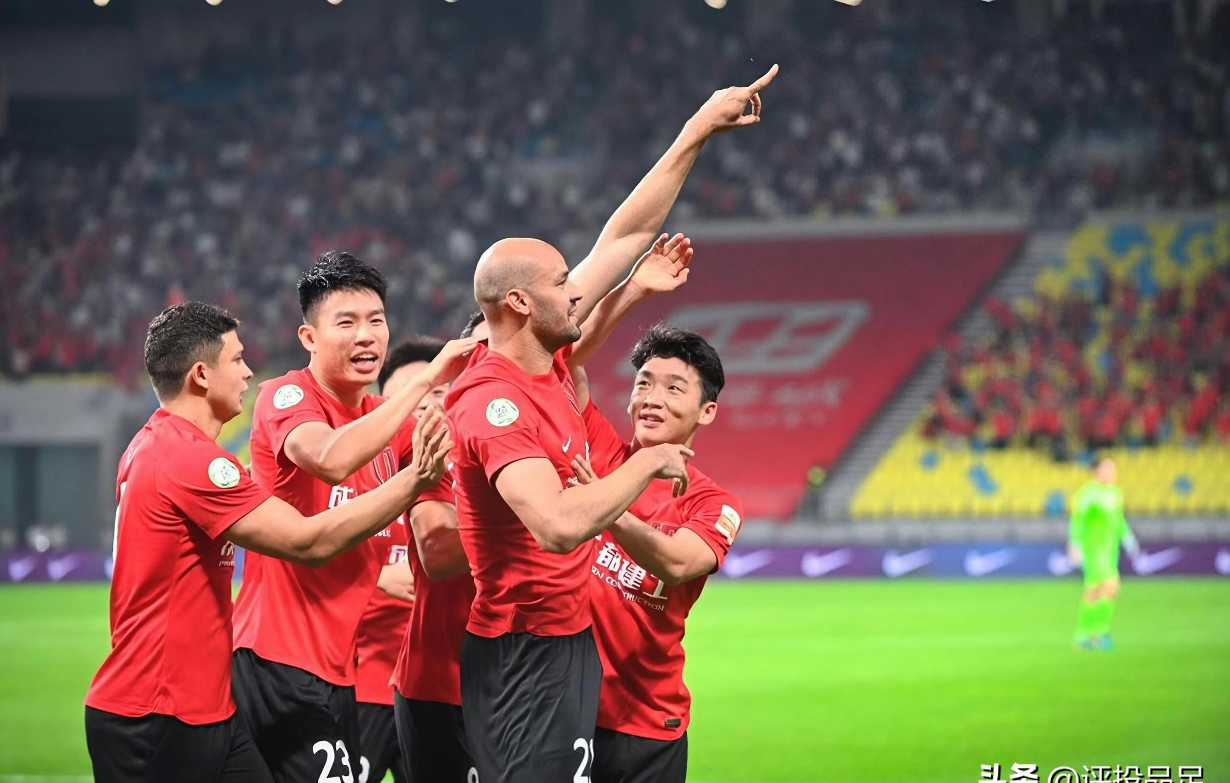 赛地聚焦：法甲冲刺阶段热度飙升；上海海港刷新队史纪录；球迷炸锅；球探报告显示潜力的简单介绍