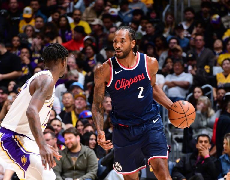 洛杉矶快船训练开放日，窗口期篮板制胜引欢呼，NBA常规赛在即，更衣室氛围转暖的简单介绍-九游娱乐