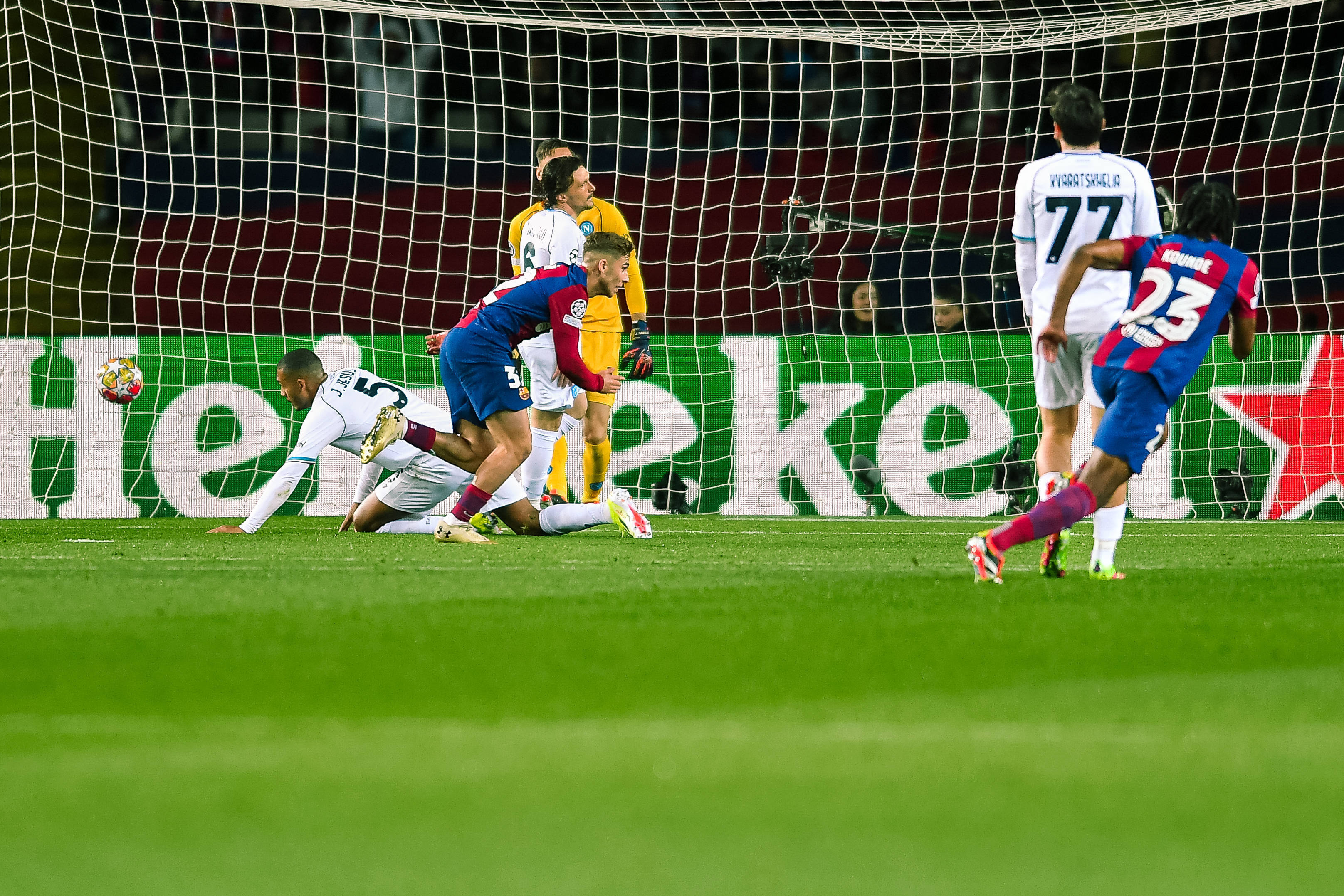 葡超今晚再迎强敌；托特纳姆调整名单；主帅态度：引发热议；资深球员宣示担当的简单介绍