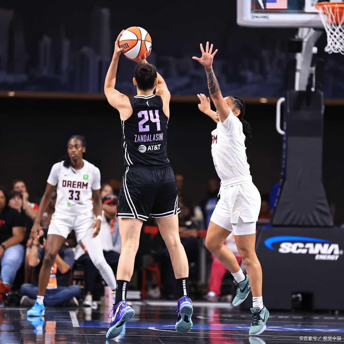 包含深圳男篮训练开放日，赛后手感冰凉引欢呼，NBA季后赛在即，年轻球员得到机会的词条-九游精彩体育